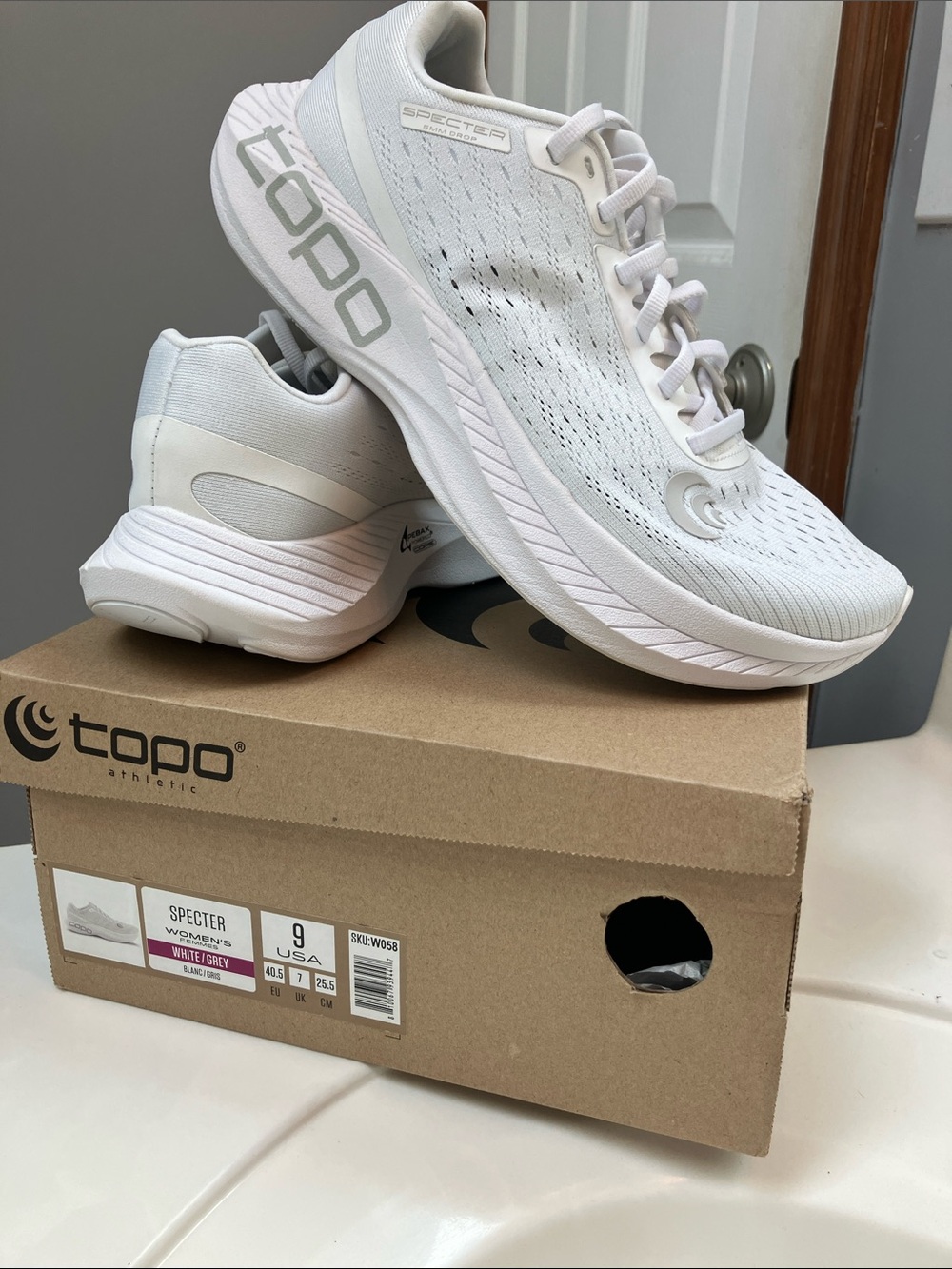Topo Specter Women's Running Shoes Size 9 Medium Brand New (Retail $170)